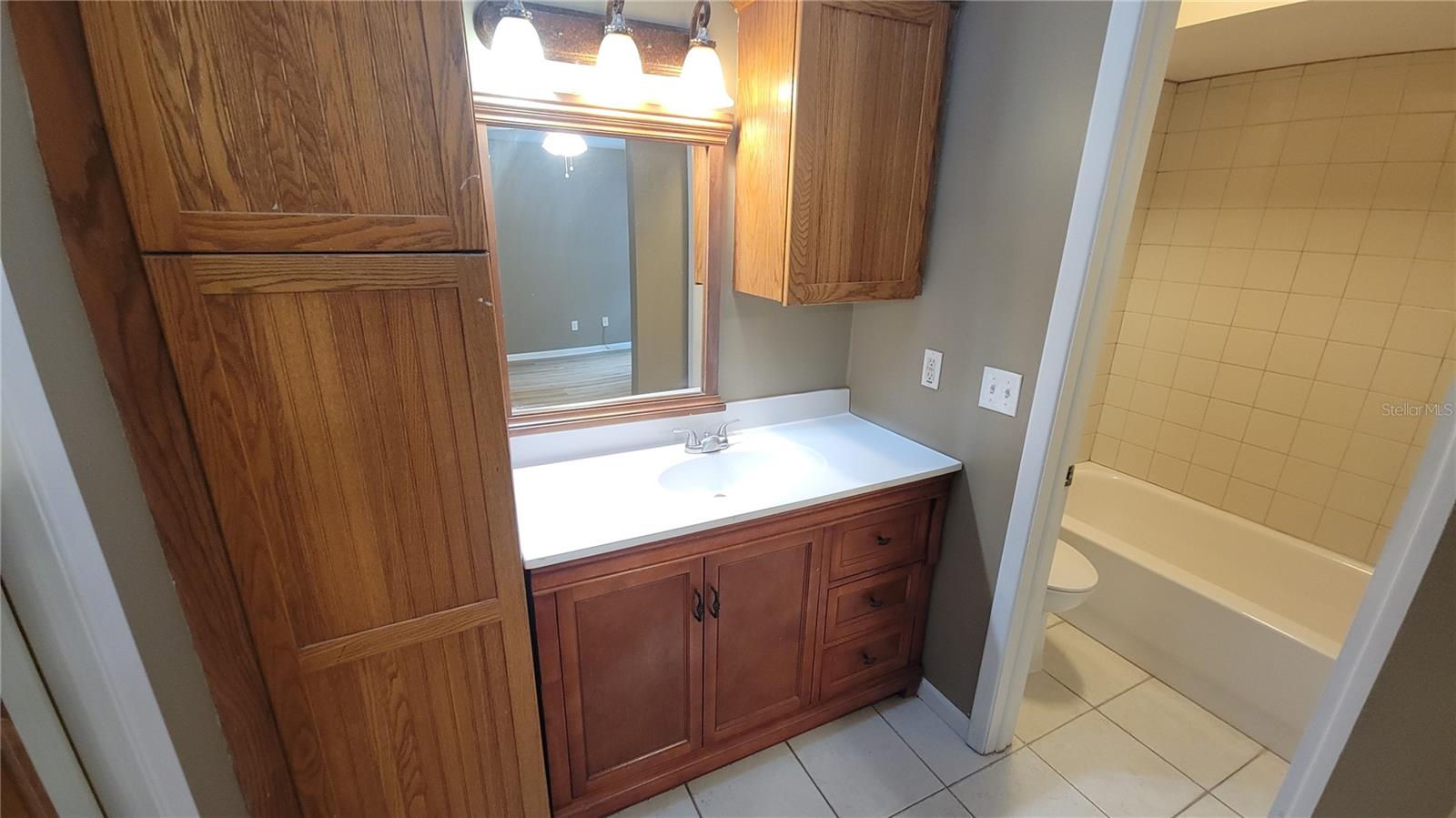 7318 SUNSHINE CIR, TAMPA, FL, 33634
