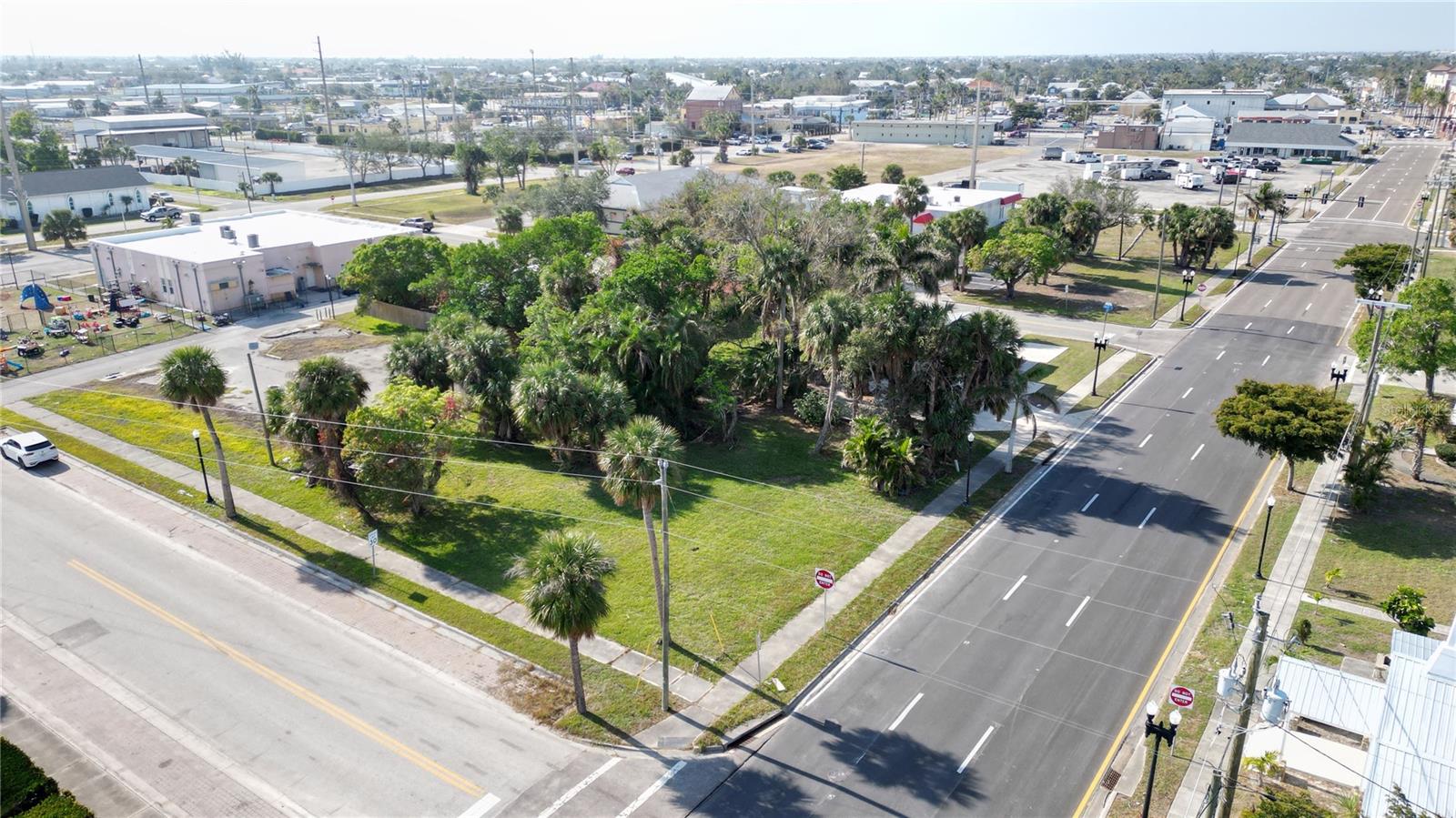 261 E OLYMPIA AVE, PUNTA GORDA, FL, 33950