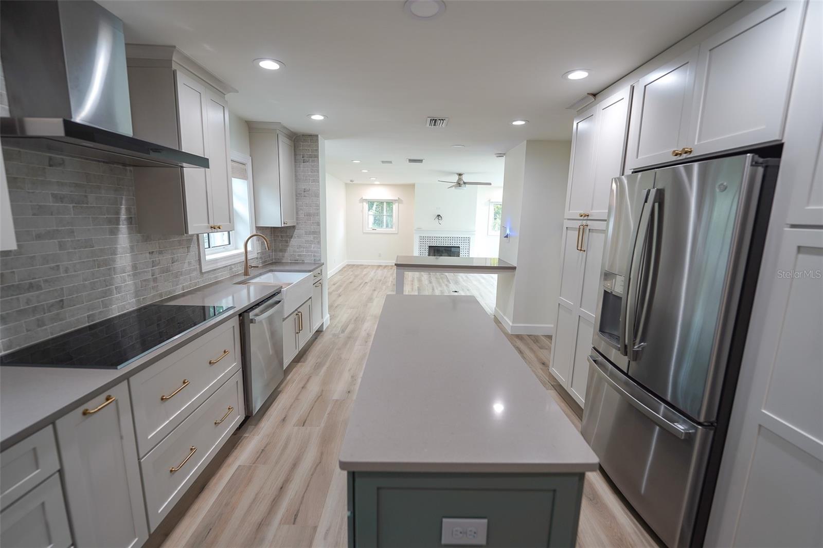 414 S SHORE CREST DR, TAMPA, FL, 33609