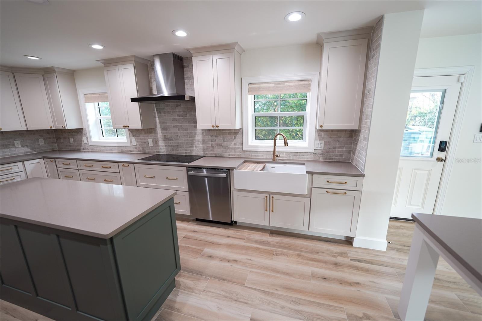 414 S SHORE CREST DR, TAMPA, FL, 33609