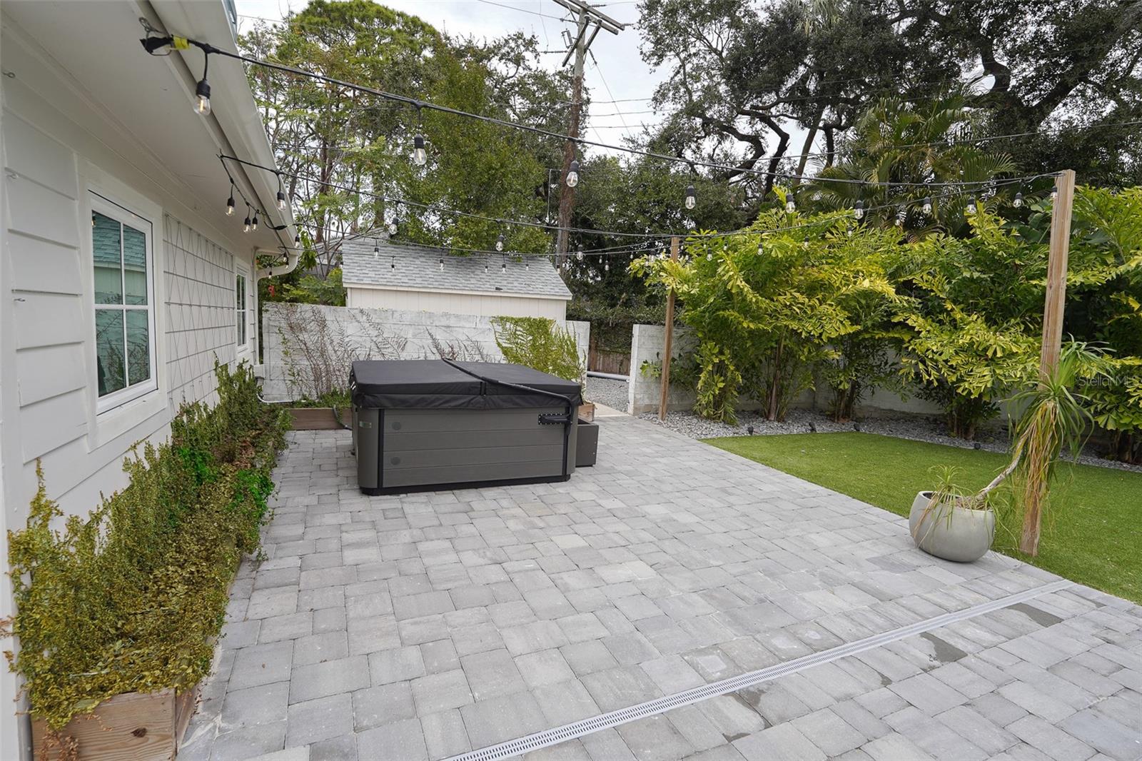 414 S SHORE CREST DR, TAMPA, FL, 33609