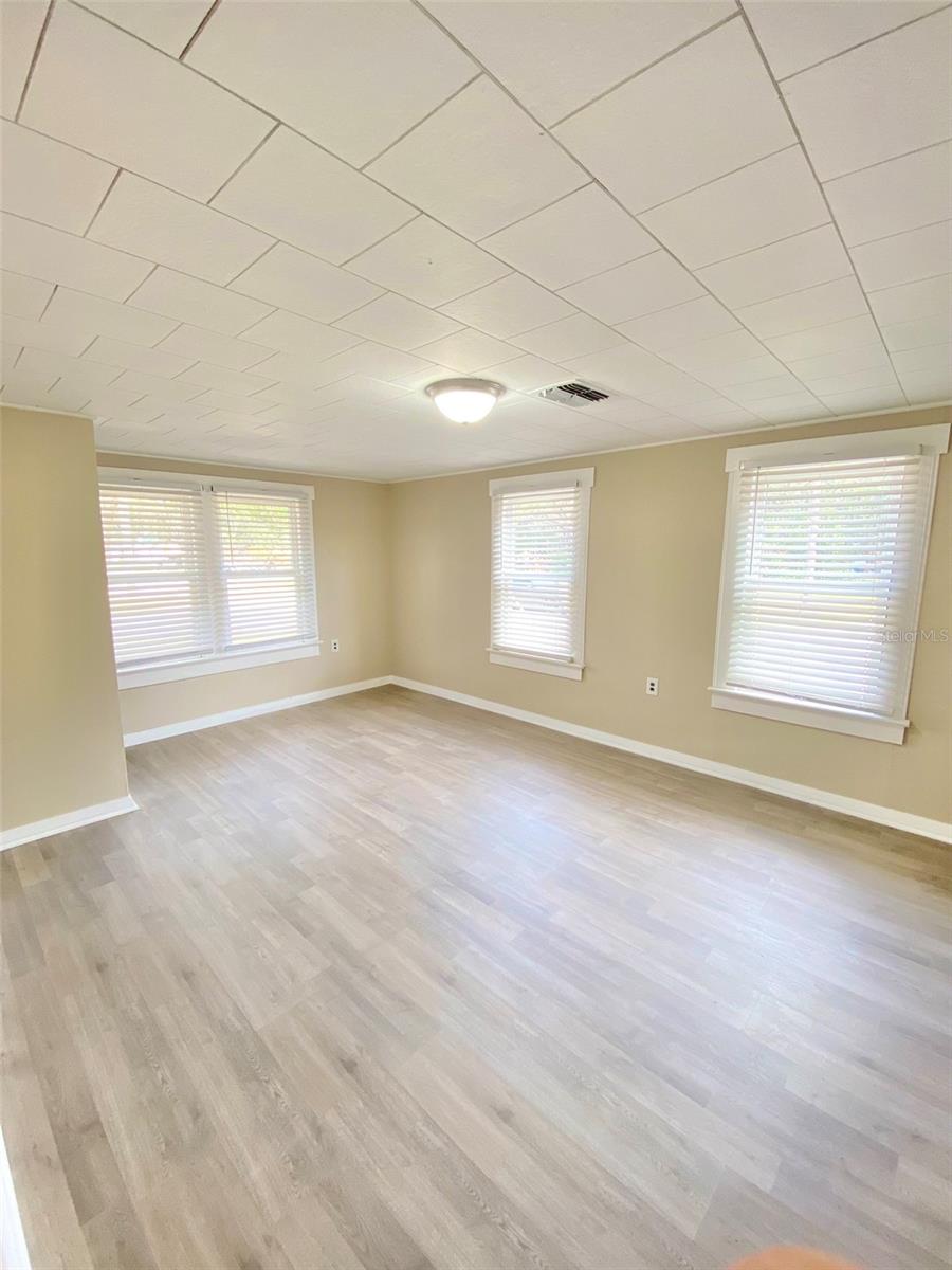 10607 3RD ST, THONOTOSASSA, FL, 33592