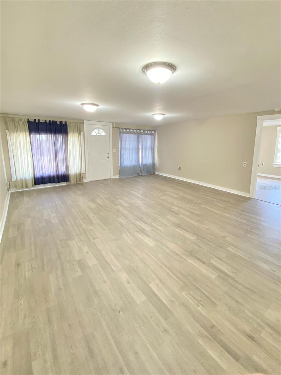 10607 3RD ST, THONOTOSASSA, FL, 33592