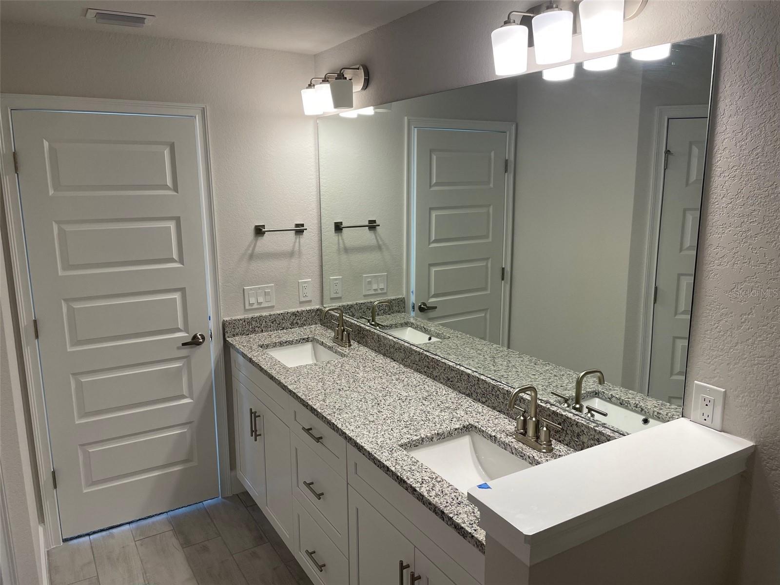 17433 EDGEWATER DR, PORT CHARLOTTE, FL, 33948