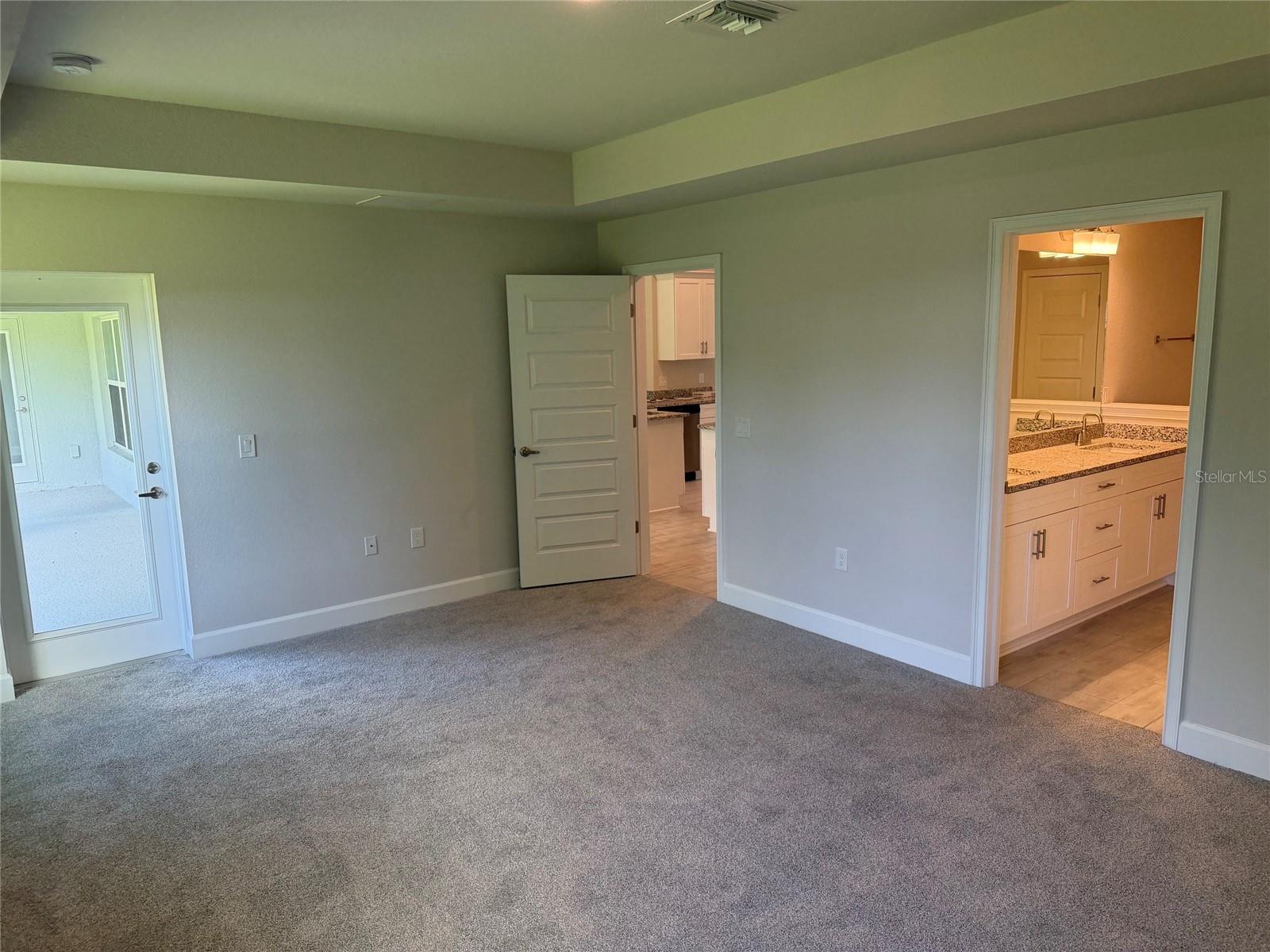 17433 EDGEWATER DR, PORT CHARLOTTE, FL, 33948