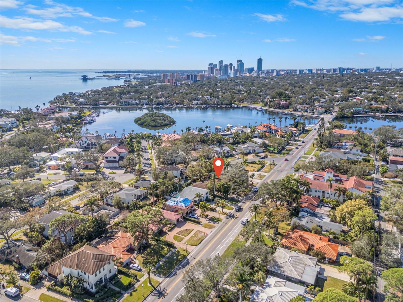 215 SNELL ISLE BLVD NE, ST PETERSBURG, FL, 33704