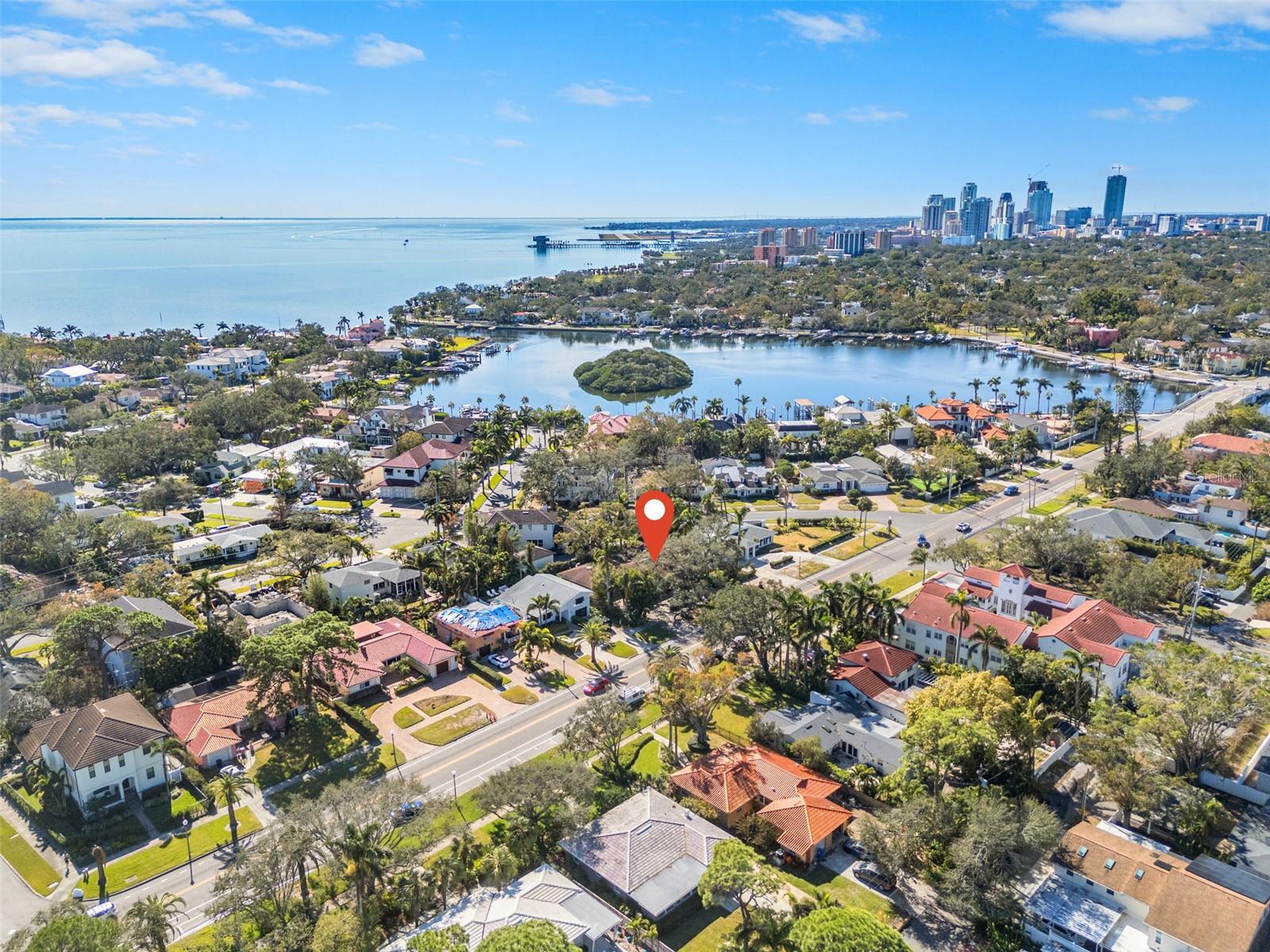215 SNELL ISLE BLVD NE, ST PETERSBURG, FL, 33704