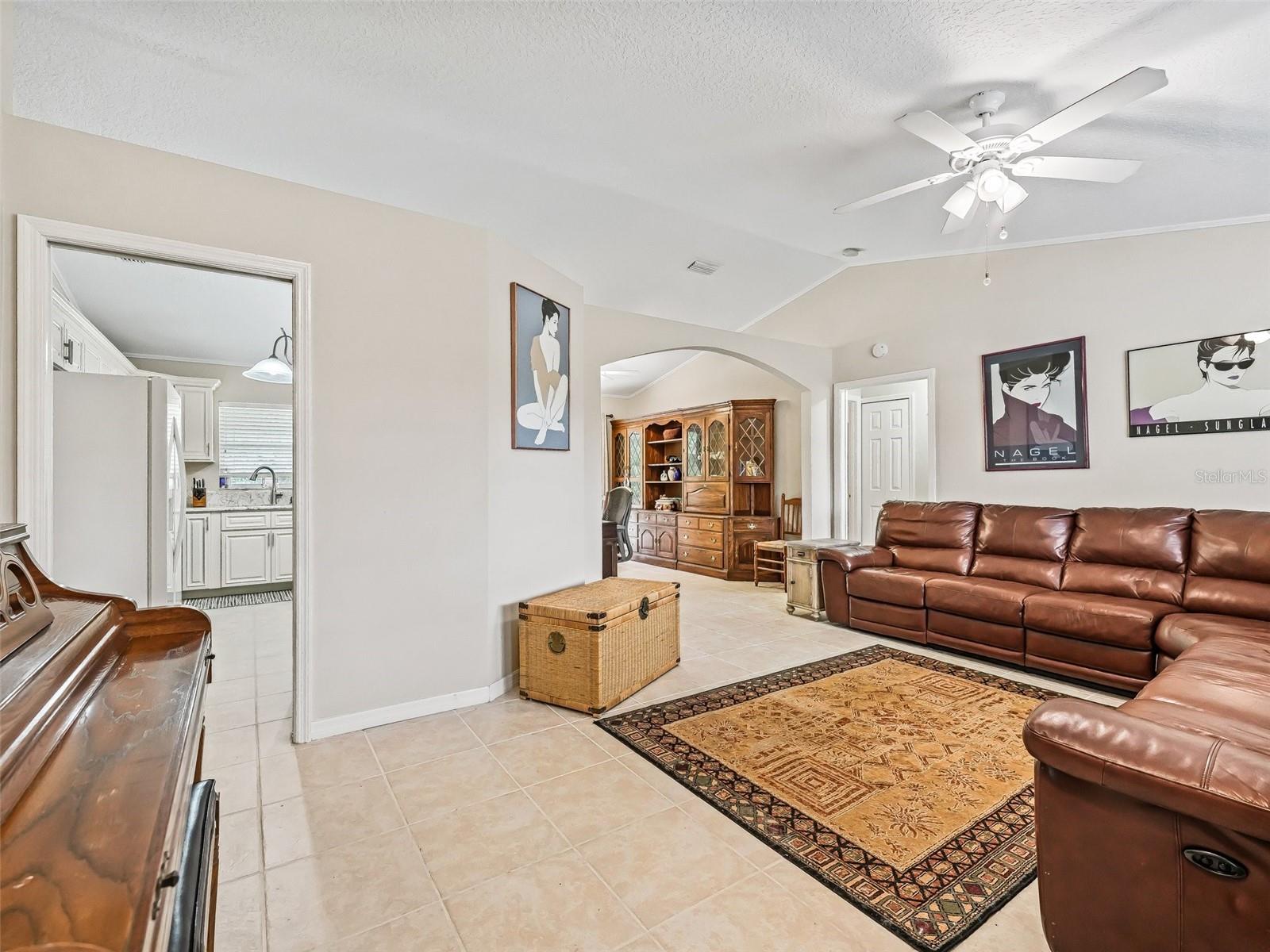 39727 REDBUD RD, LADY LAKE, FL, 32159