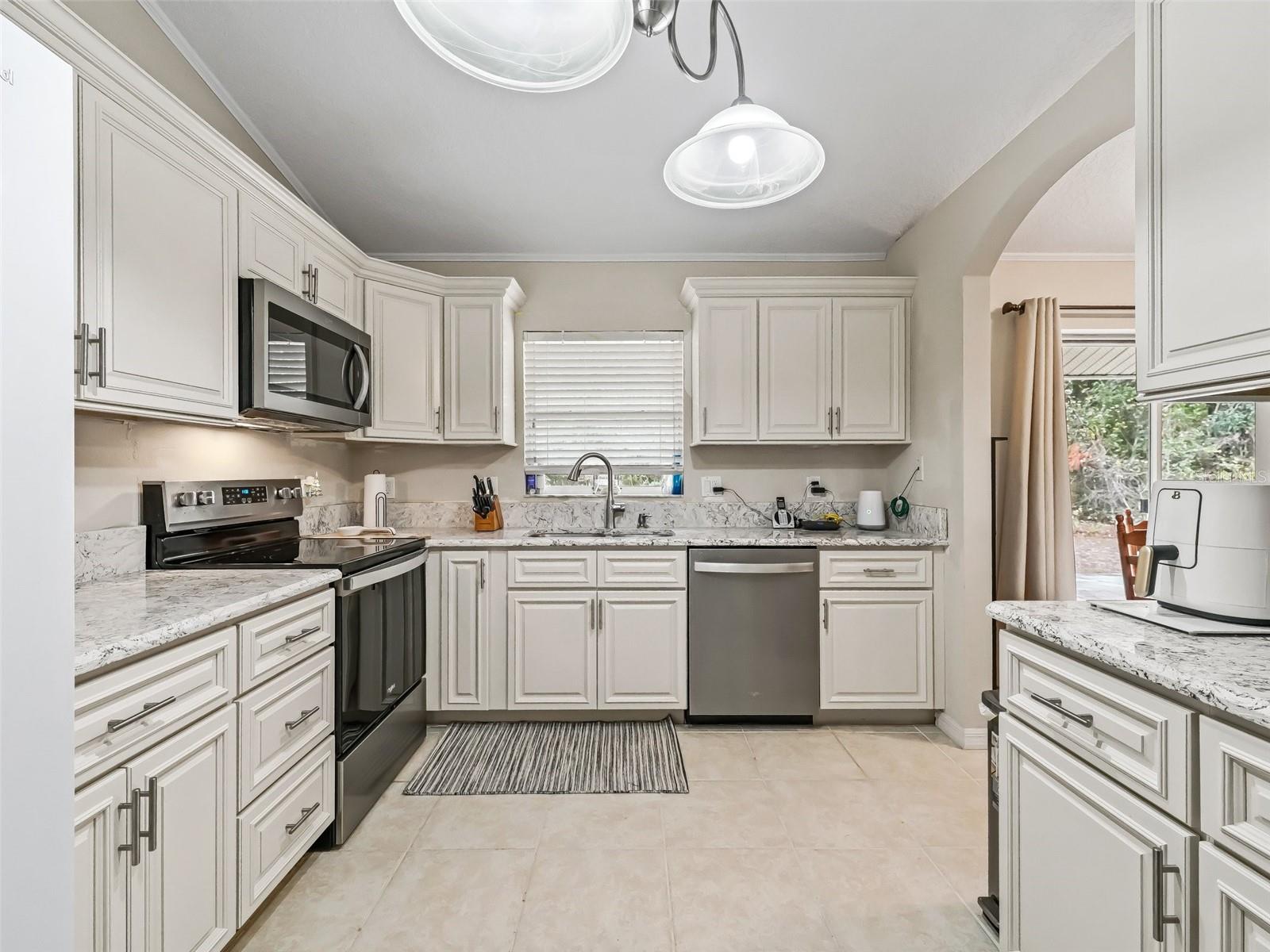 39727 REDBUD RD, LADY LAKE, FL, 32159