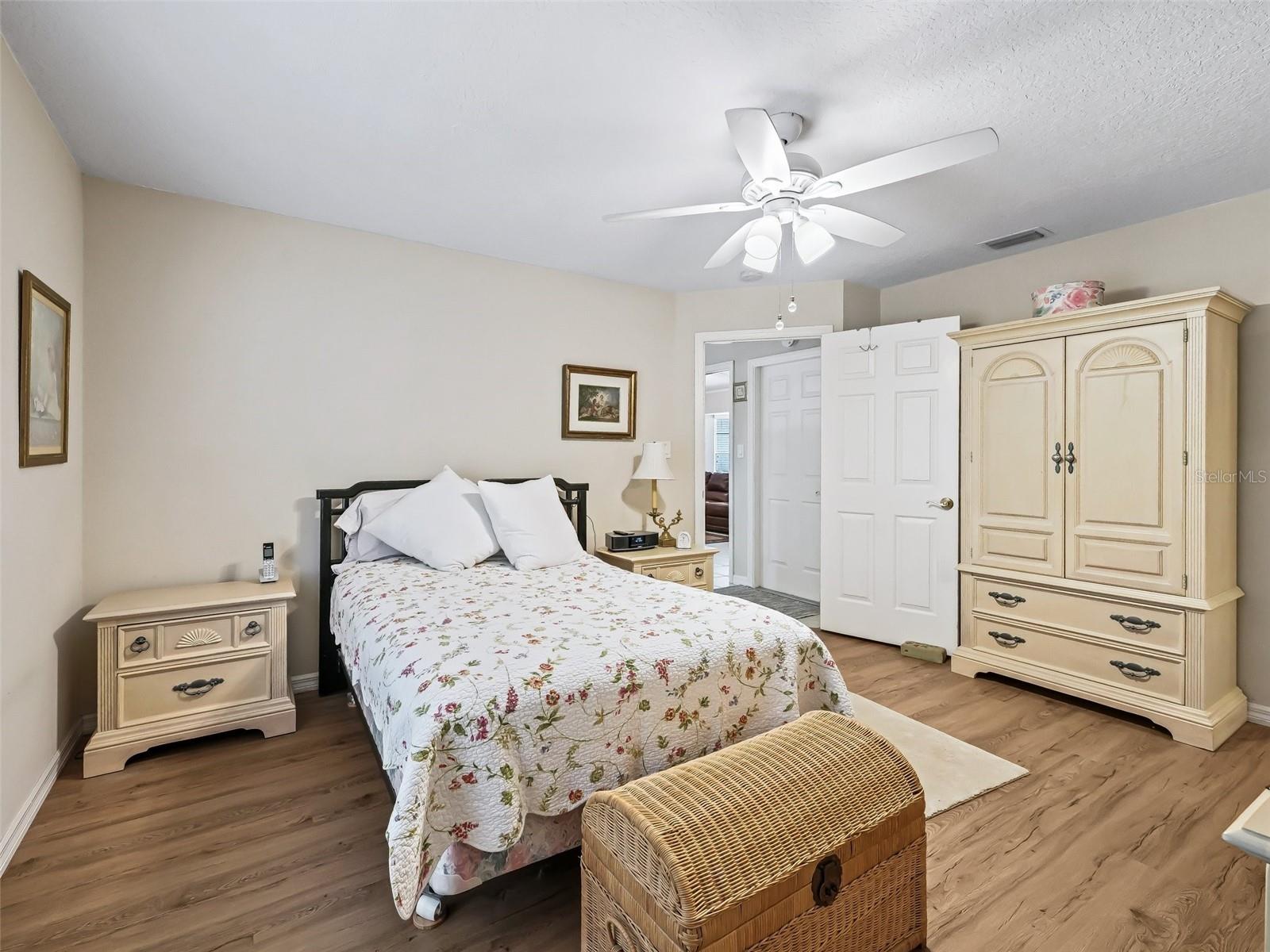 39727 REDBUD RD, LADY LAKE, FL, 32159