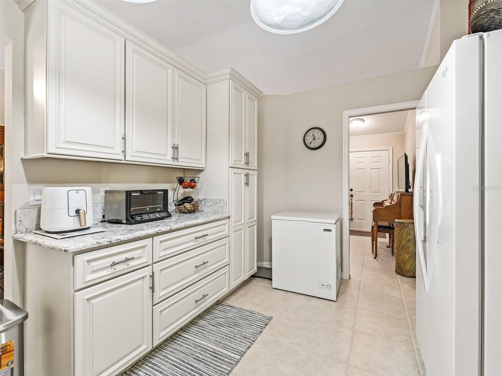 39727 REDBUD RD, LADY LAKE, FL, 32159