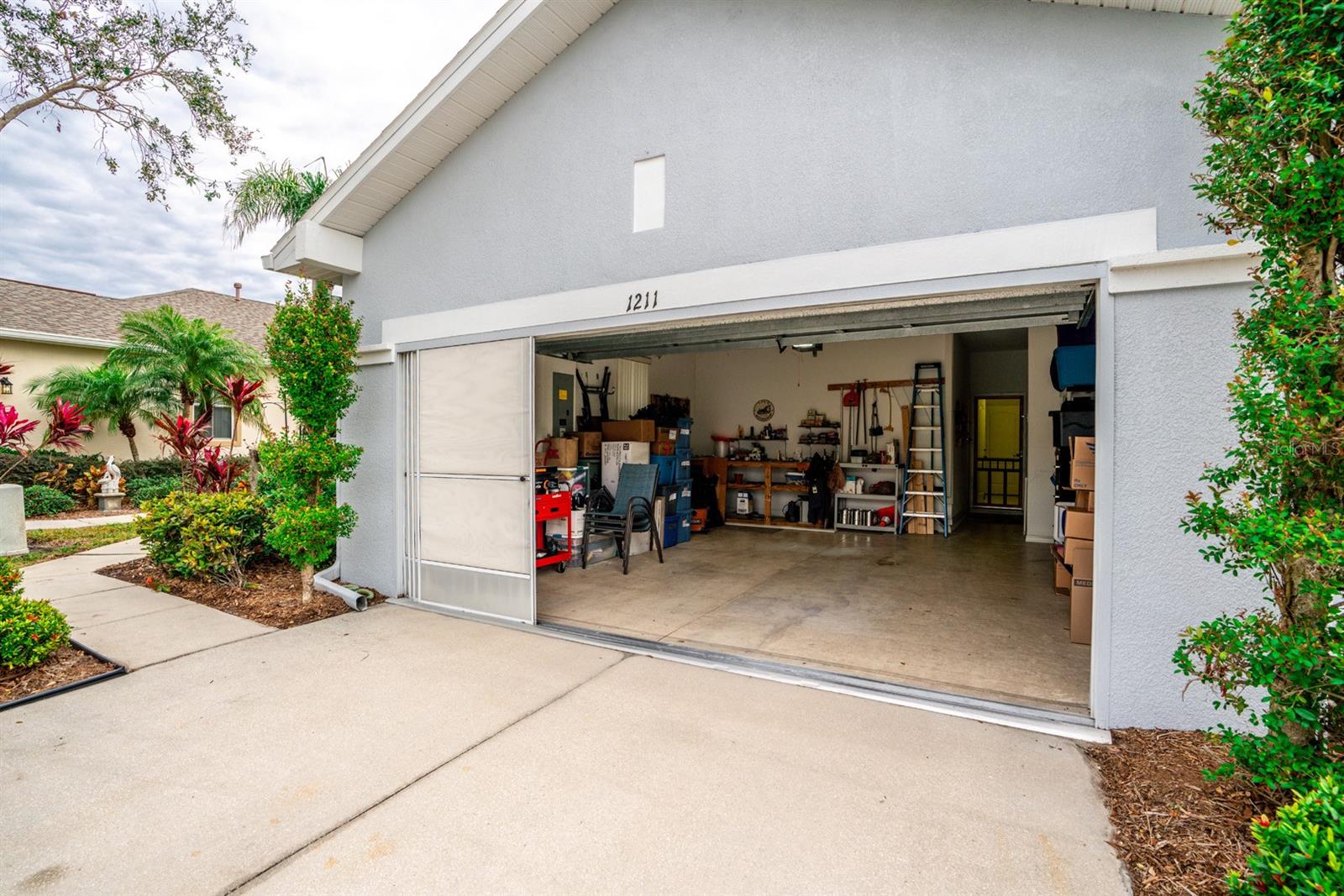 1211 LYNDHURST GREENS DR, SUN CITY CENTER, FL, 33573