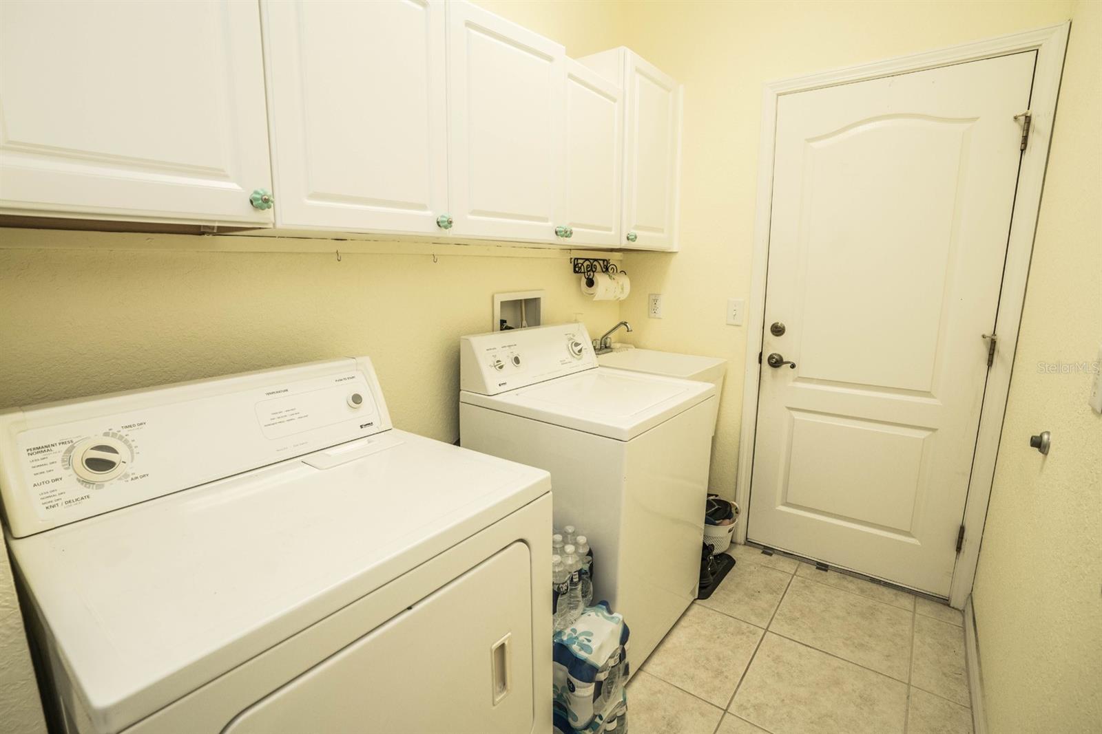 1211 LYNDHURST GREENS DR, SUN CITY CENTER, FL, 33573