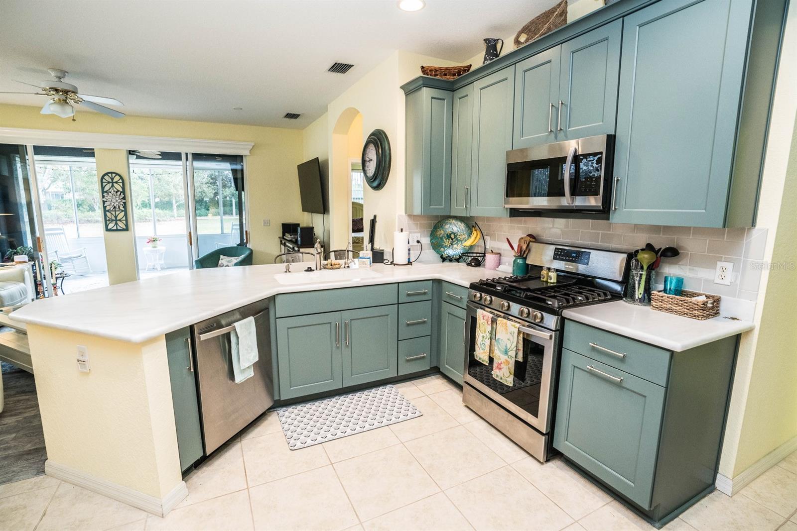 1211 LYNDHURST GREENS DR, SUN CITY CENTER, FL, 33573