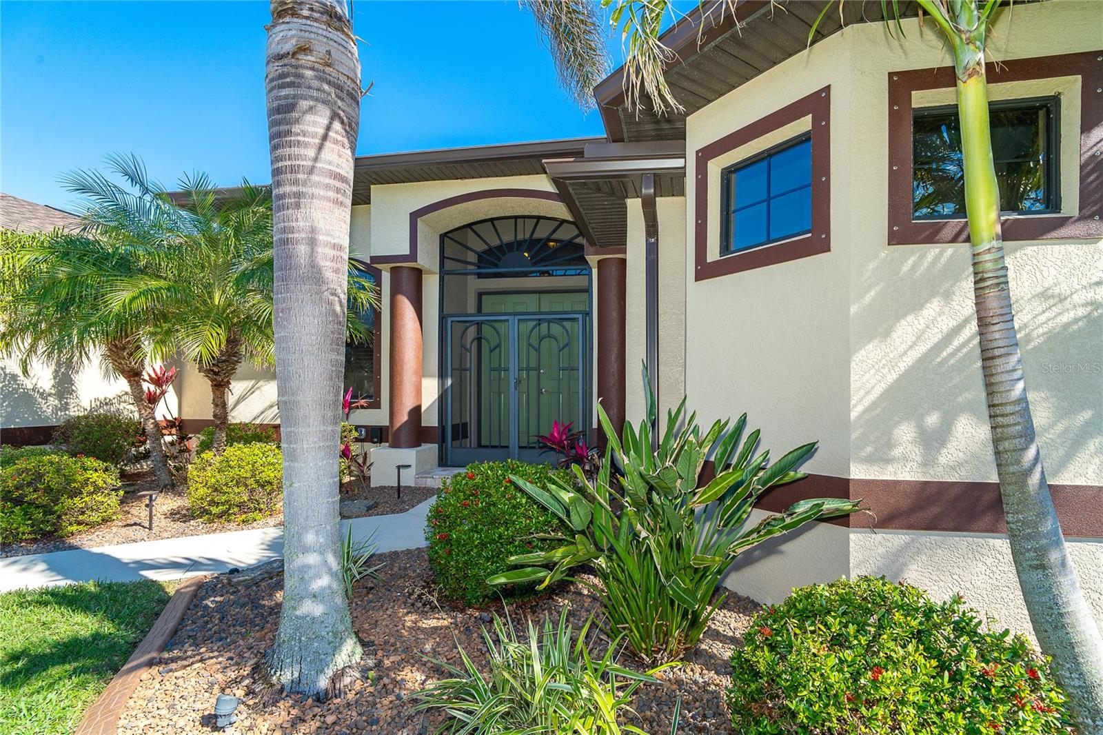 214 W PINE VALLEY LN, ROTONDA WEST, FL, 33947