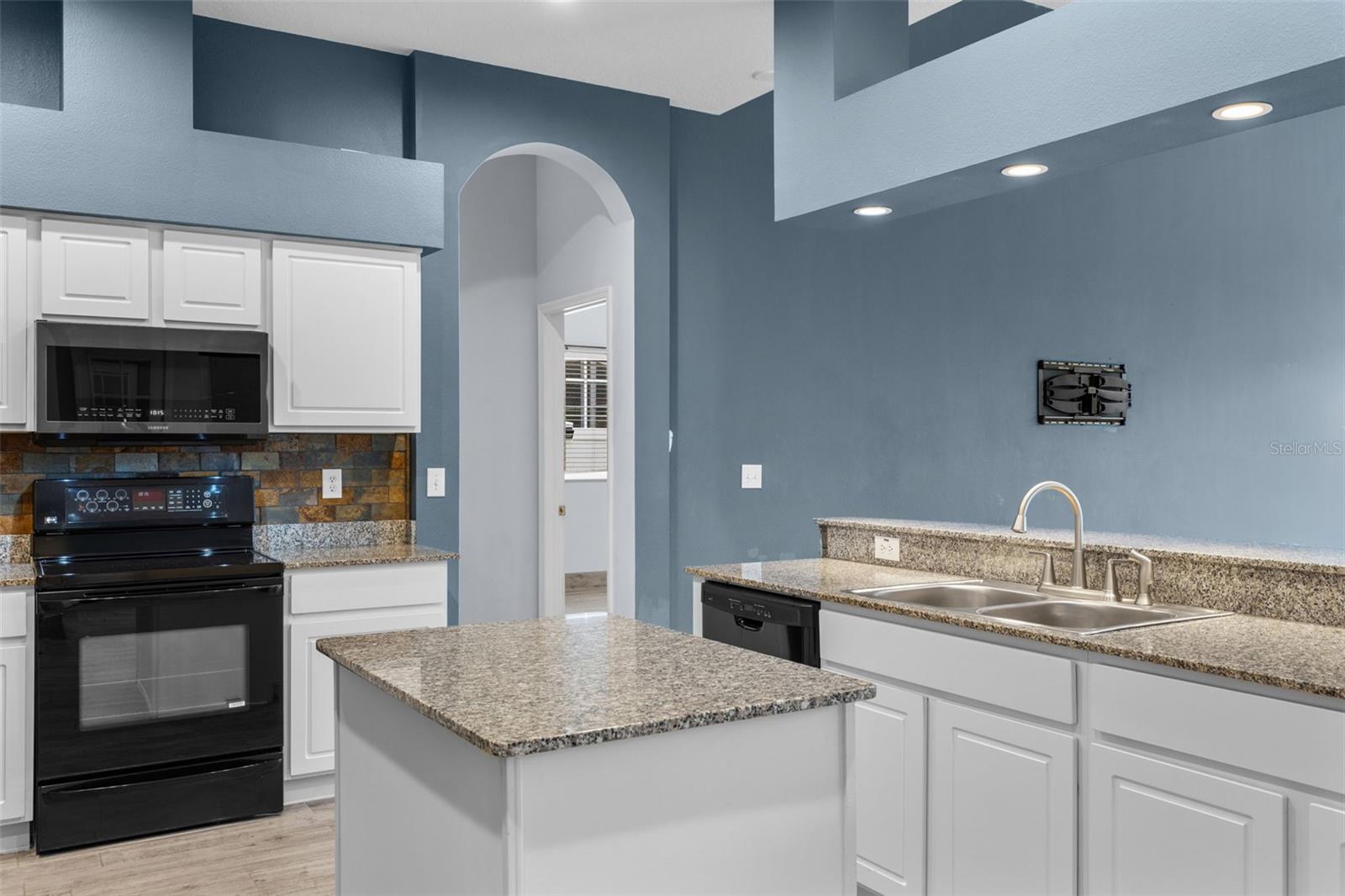 4337 WATERFORD LANDING DR, LUTZ, FL, 33558