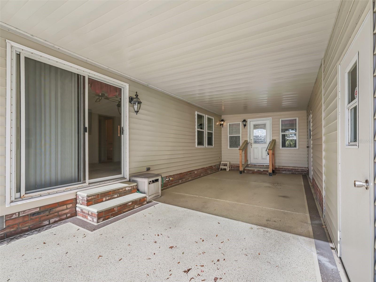 1303 E SCHWARTZ BLVD, THE VILLAGES, FL, 32159