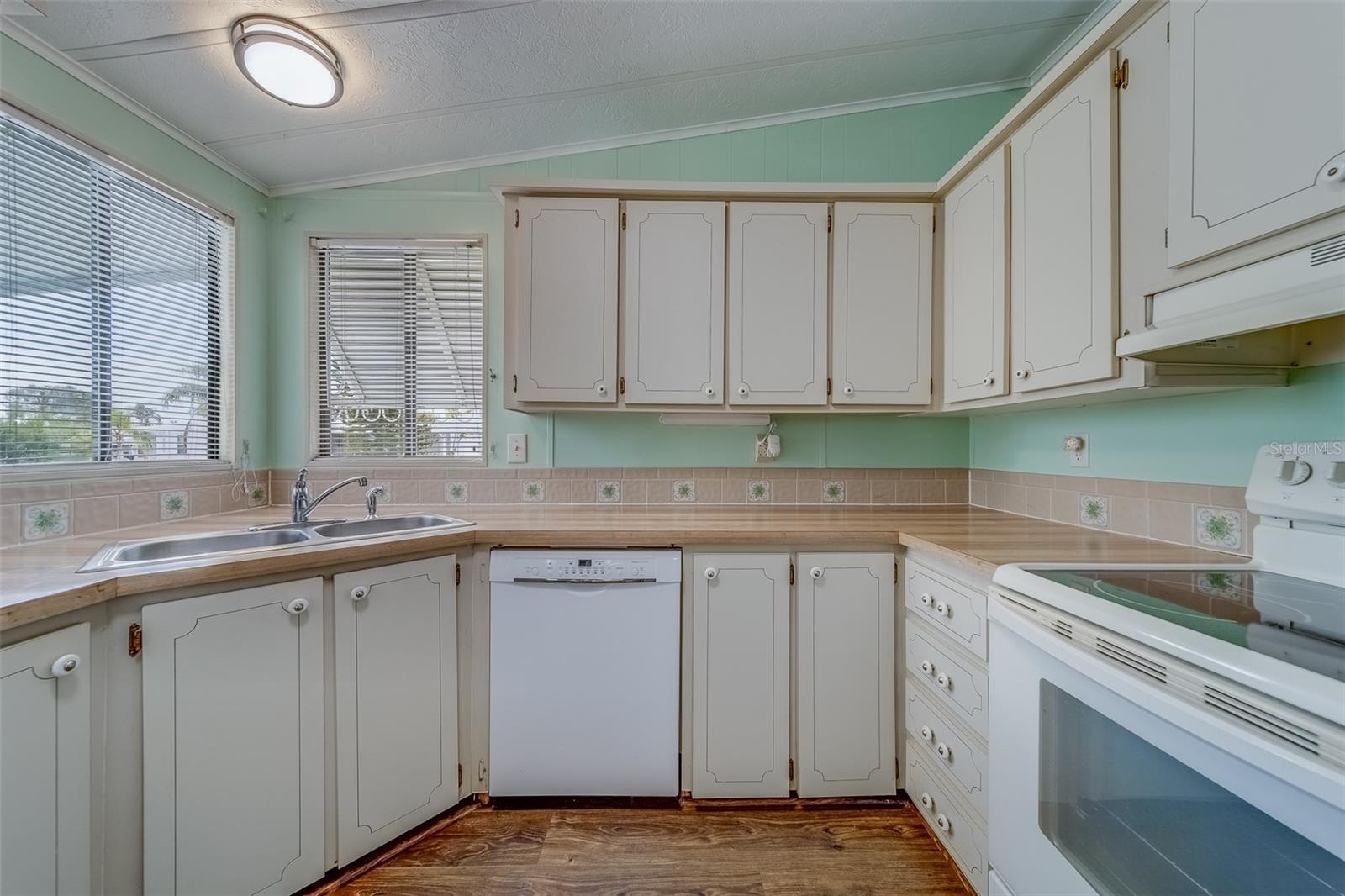 148 GULL AIRE BLVD, OLDSMAR, FL, 34677