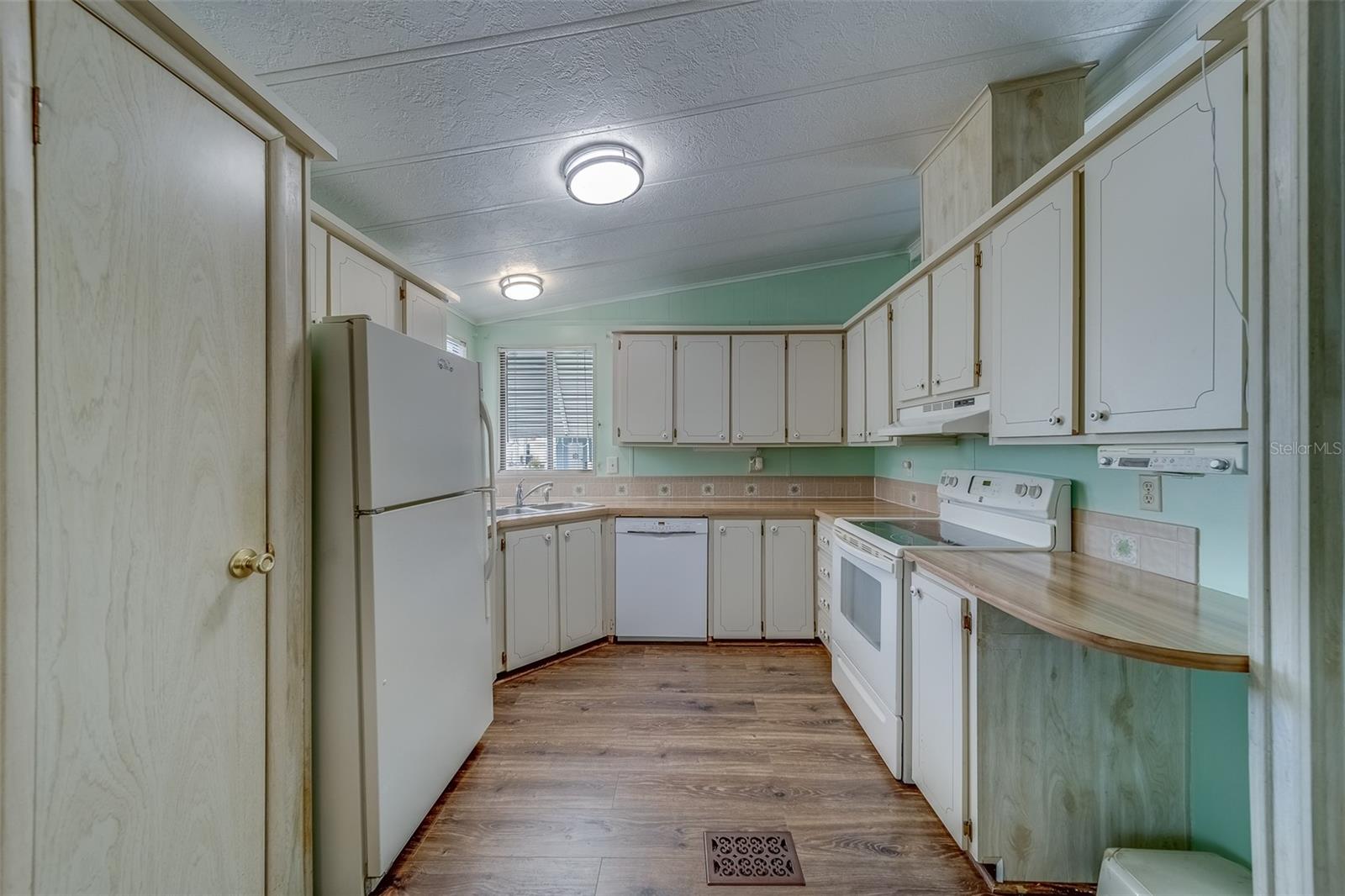 148 GULL AIRE BLVD, OLDSMAR, FL, 34677