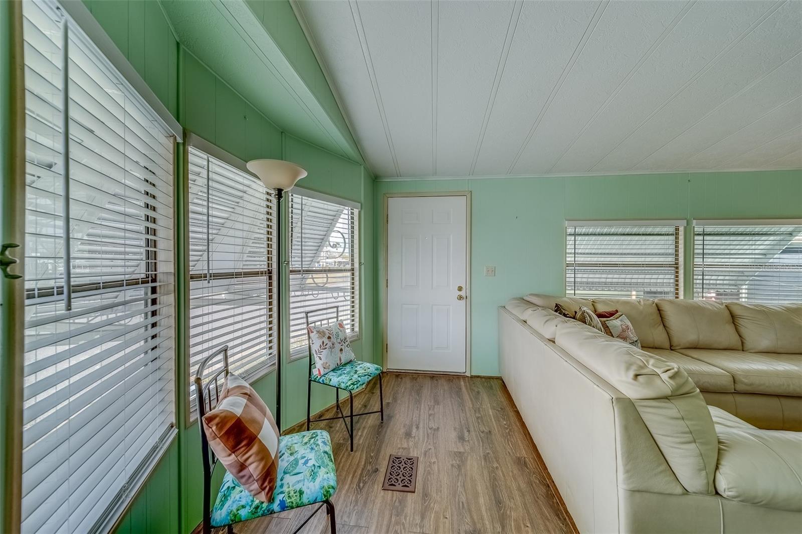 148 GULL AIRE BLVD, OLDSMAR, FL, 34677