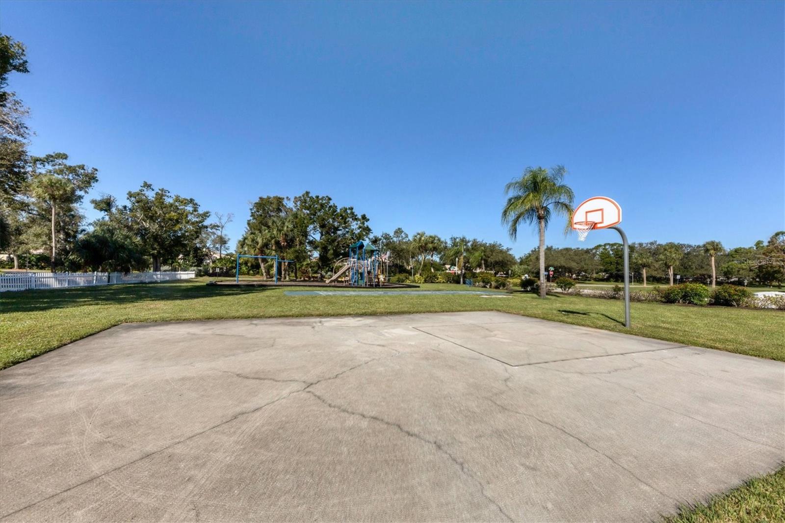 135 BRAEMAR AVE, VENICE, FL, 34293