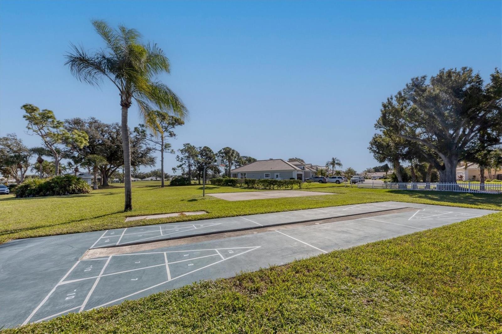 135 BRAEMAR AVE, VENICE, FL, 34293