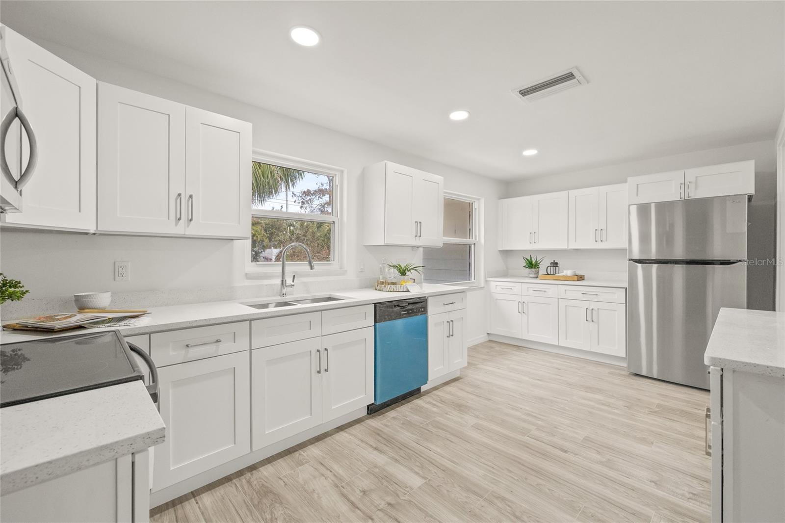 2255 S LAGOON CIR, CLEARWATER, FL, 33765