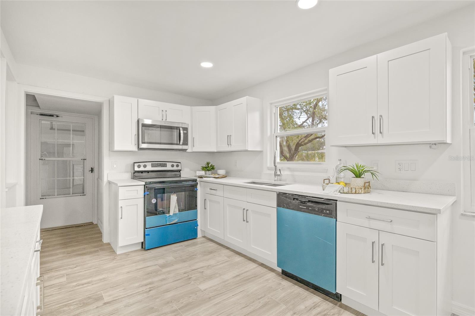 2255 S LAGOON CIR, CLEARWATER, FL, 33765