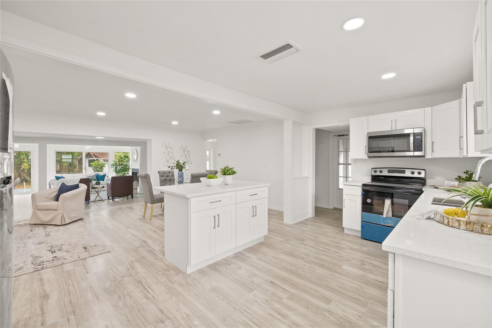 2255 S LAGOON CIR, CLEARWATER, FL, 33765