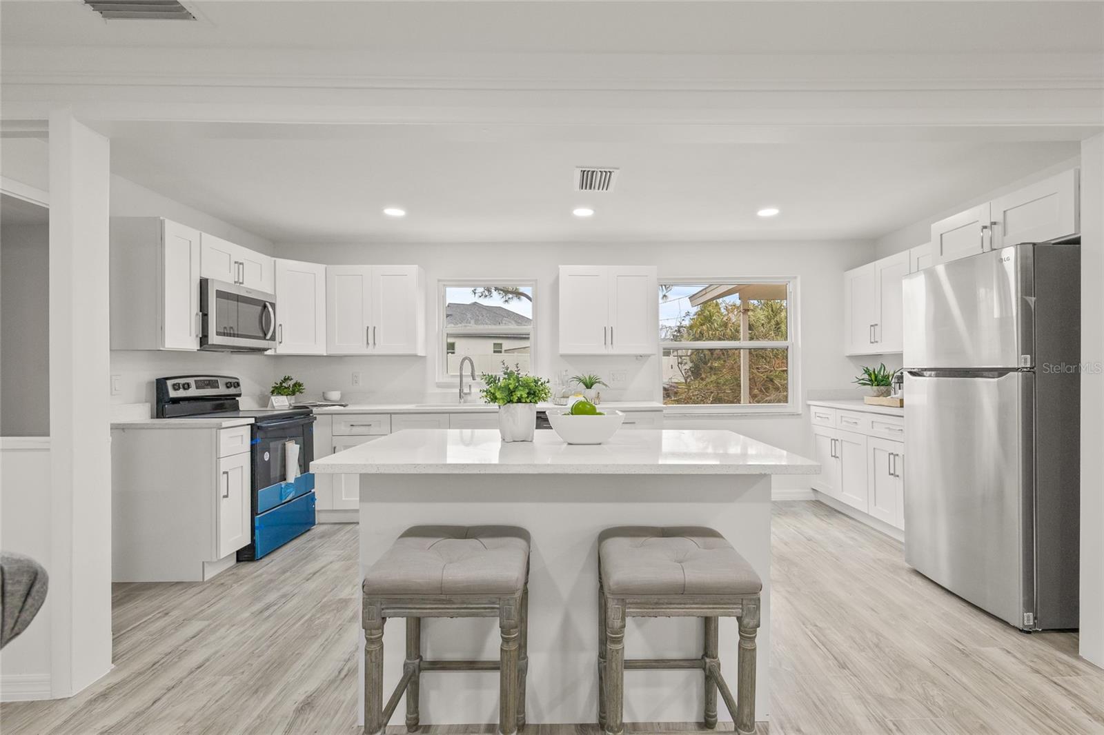 2255 S LAGOON CIR, CLEARWATER, FL, 33765