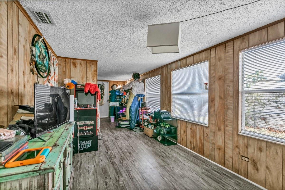 10819 NAVAJO DR, ST PETERSBURG, FL, 33708