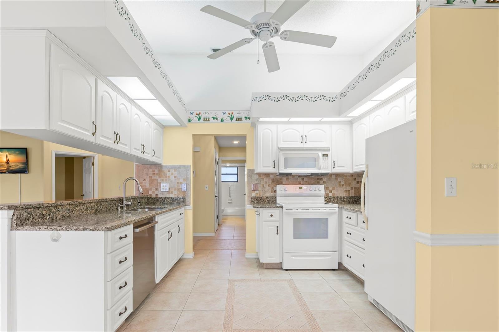 217 LINGER LN, SUN CITY CENTER, FL, 33573