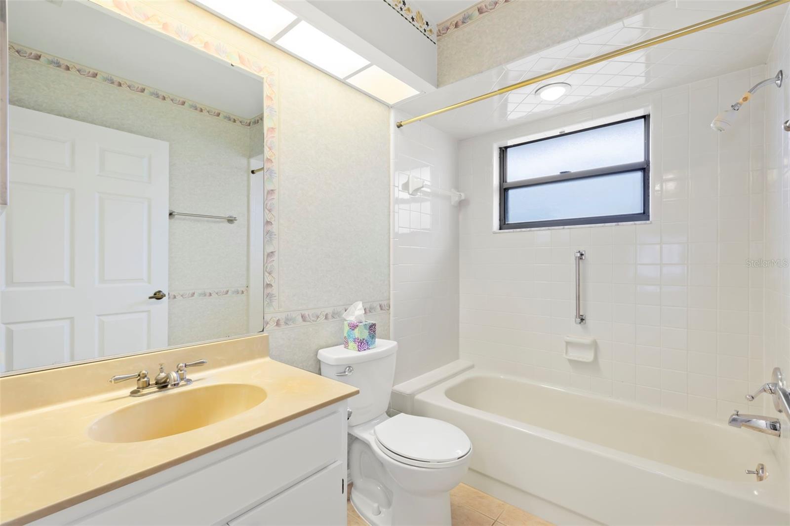 217 LINGER LN, SUN CITY CENTER, FL, 33573