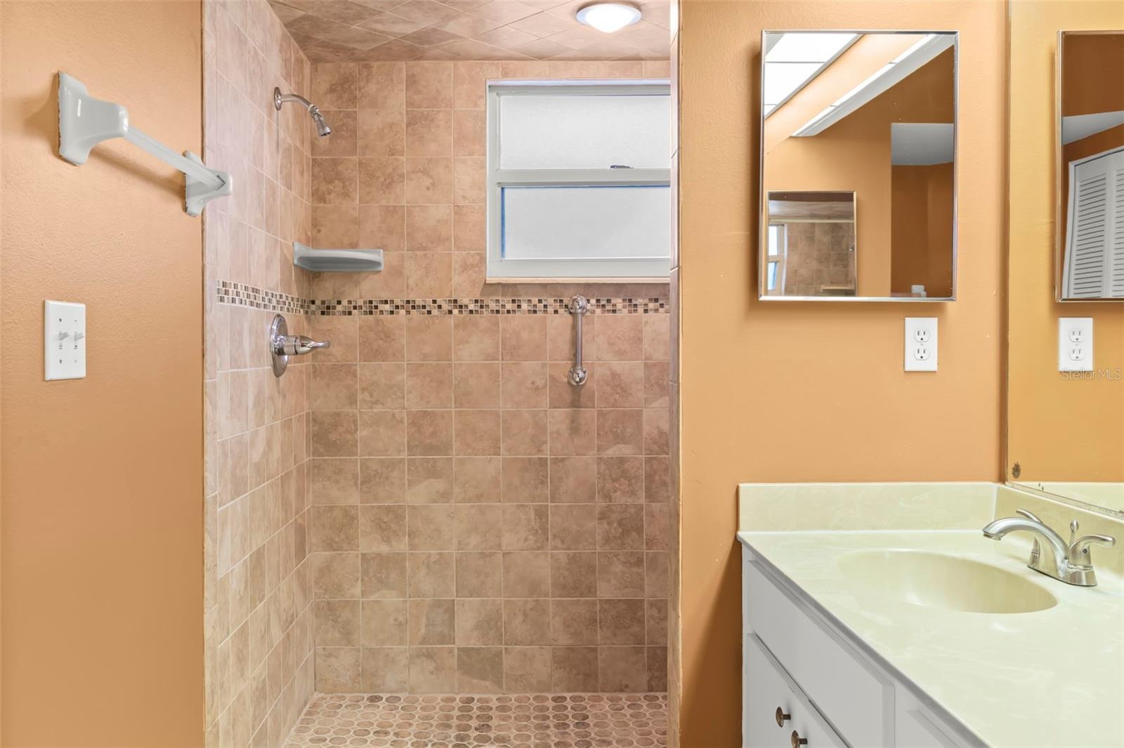 217 LINGER LN, SUN CITY CENTER, FL, 33573