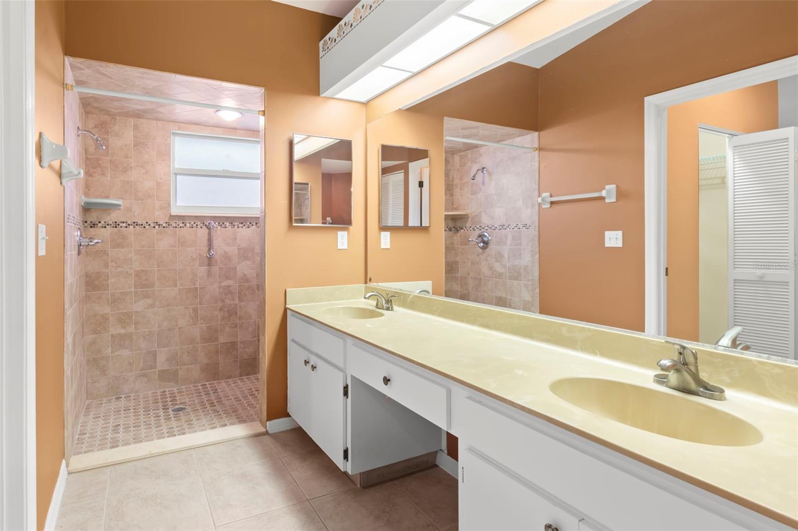 217 LINGER LN, SUN CITY CENTER, FL, 33573
