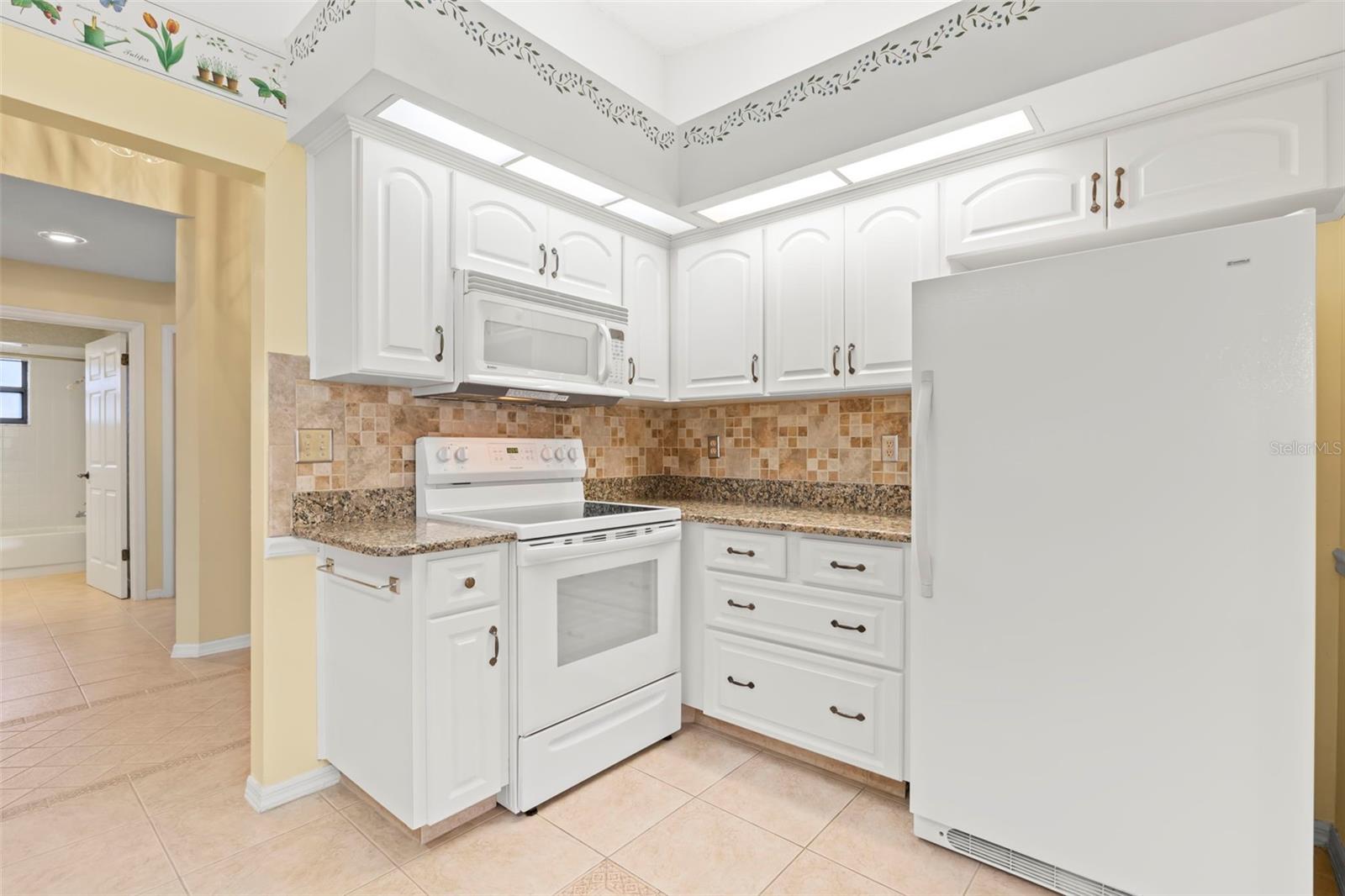 217 LINGER LN, SUN CITY CENTER, FL, 33573