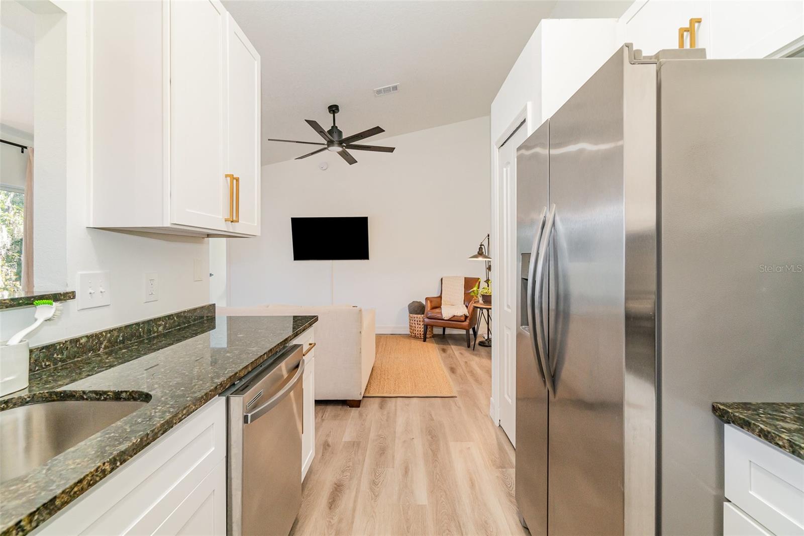 701 GRANT AVE, MOUNT DORA, FL, 32757