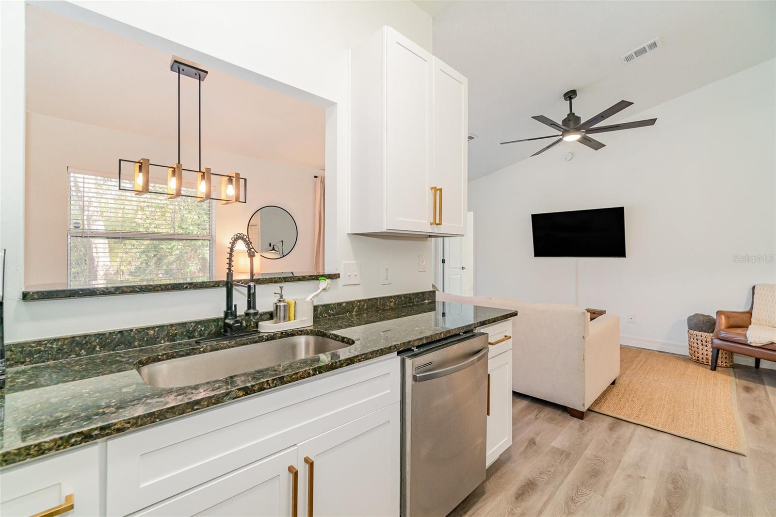 701 GRANT AVE, MOUNT DORA, FL, 32757