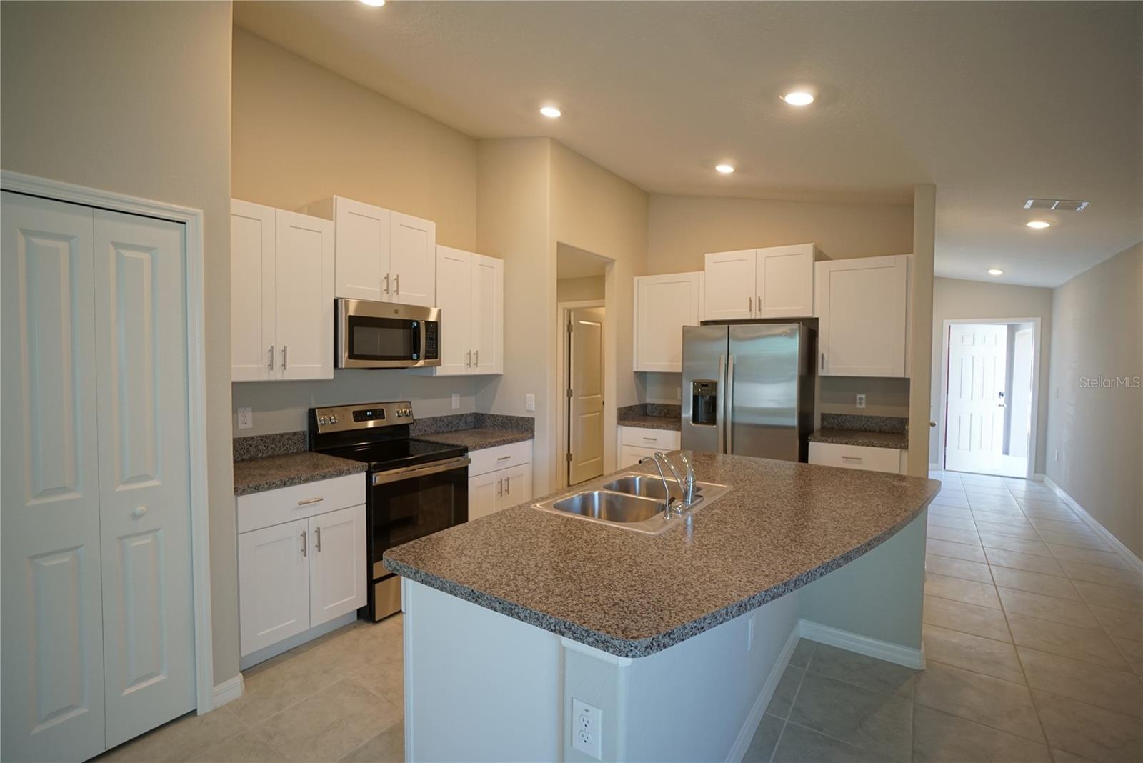 7050 SAMUEL IVY DR, TAMPA, FL, 33619