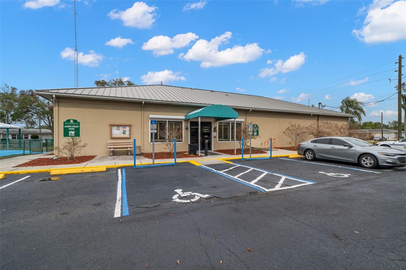 5871 49TH AVE N, KENNETH CITY, FL, 33709