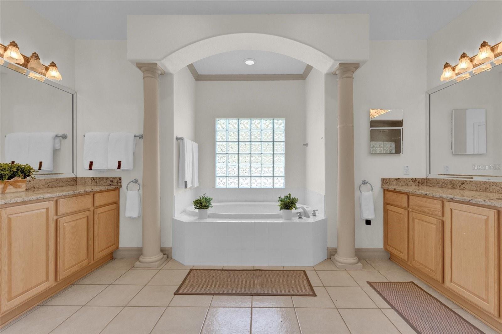 1908 S FARM RD, DELAND, FL, 32720