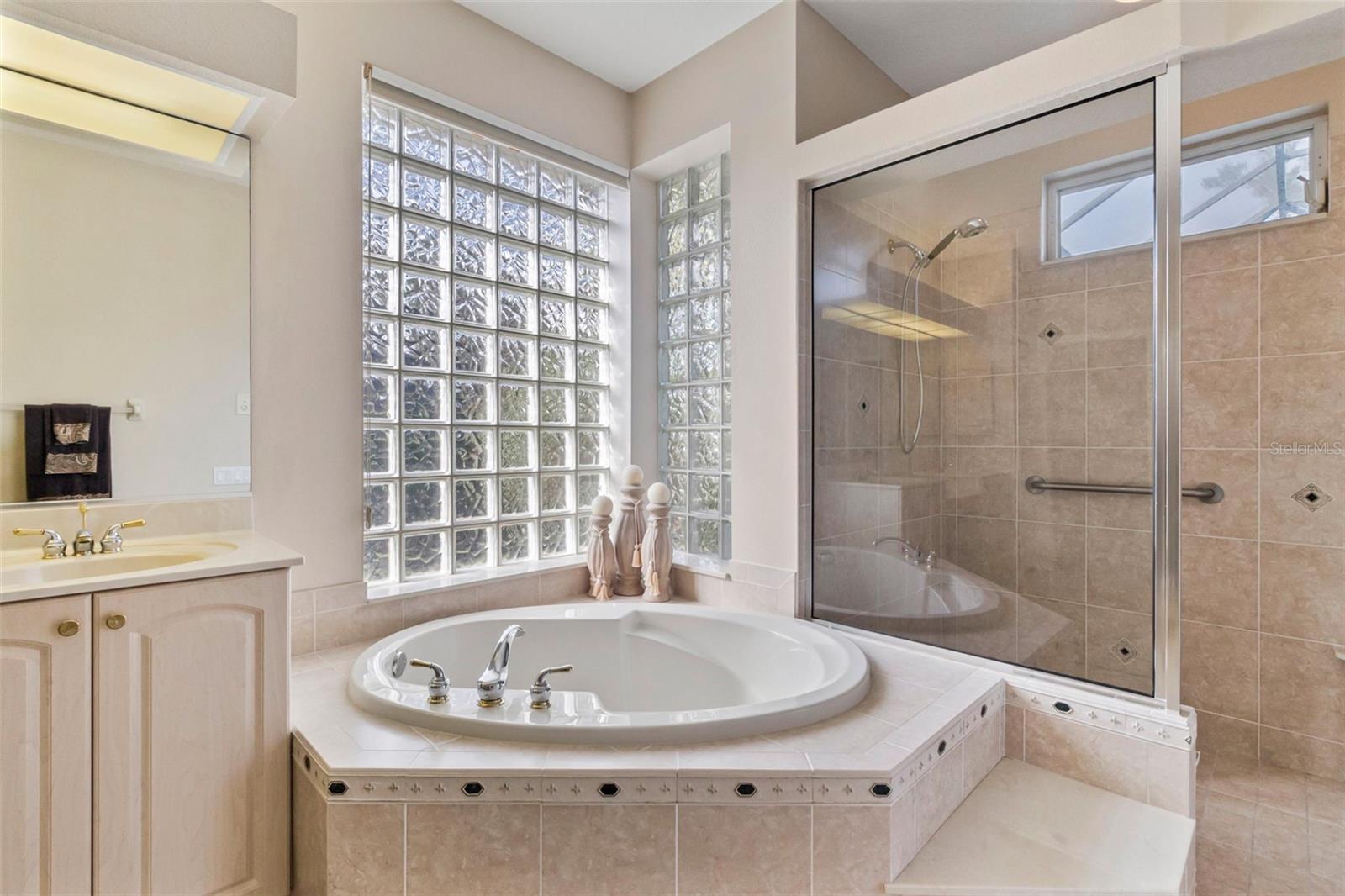 2115 CALUSA LAKES BLVD, NOKOMIS, FL, 34275
