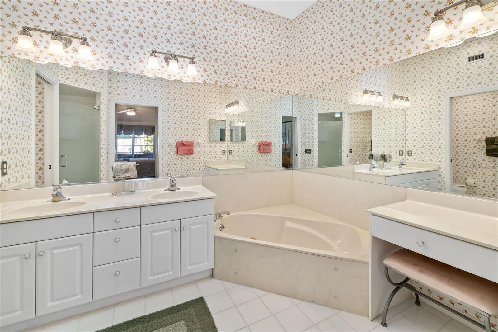 5532 COUNTRY CLUB WAY, SARASOTA, FL, 34243