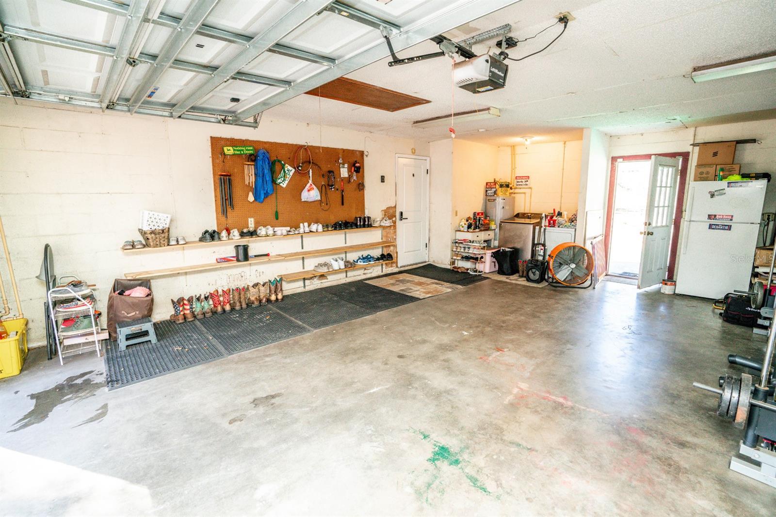 8615 GREENFIELD LN, ZEPHYRHILLS, FL, 33541