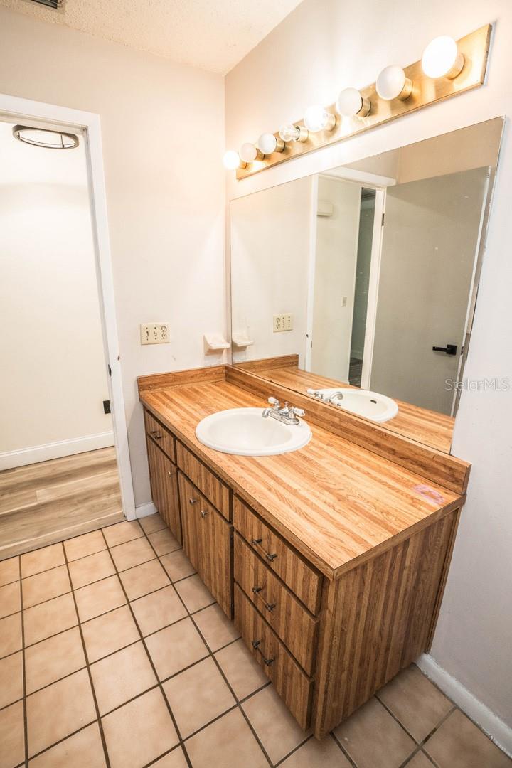 8615 GREENFIELD LN, ZEPHYRHILLS, FL, 33541