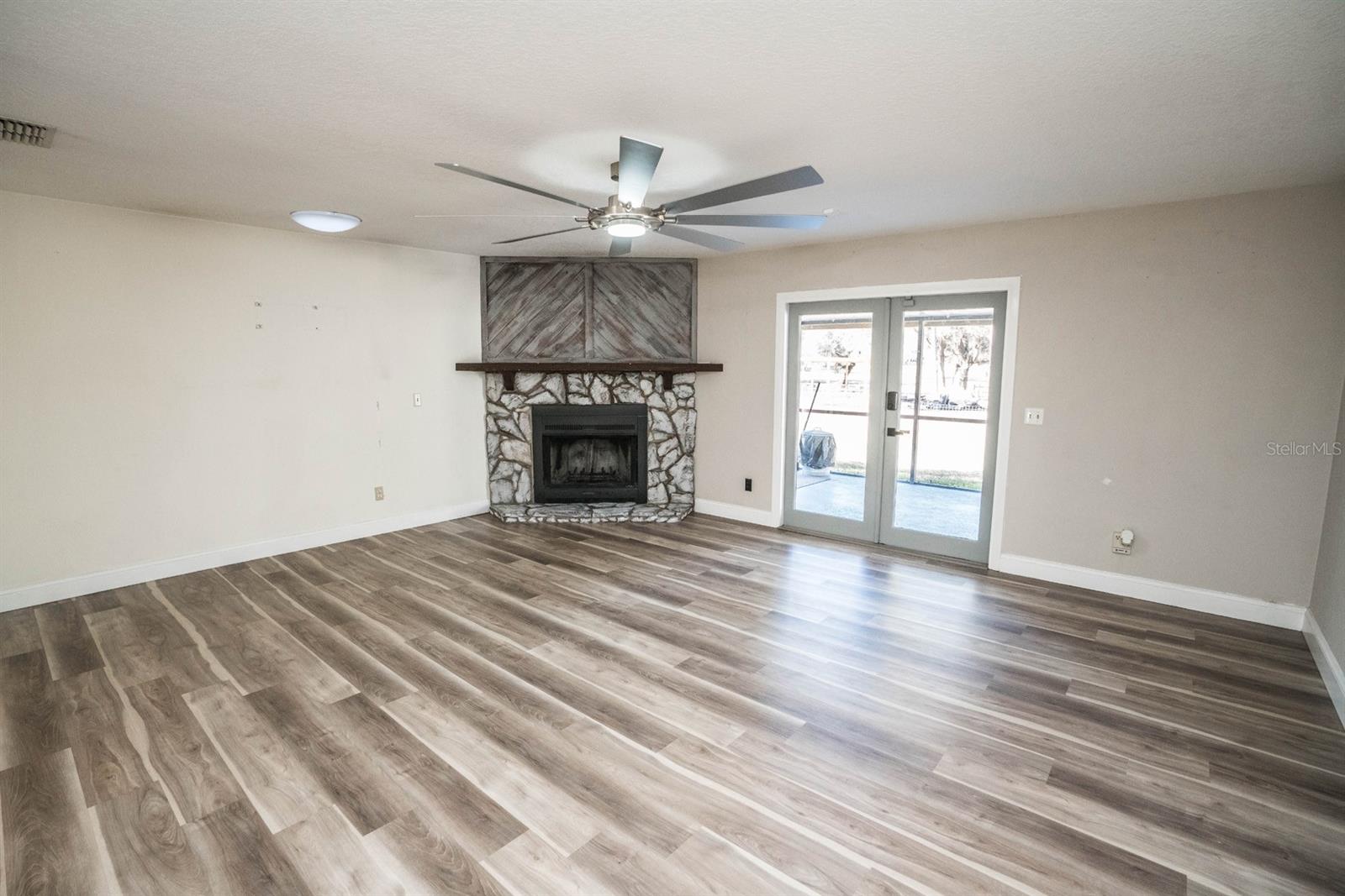 8615 GREENFIELD LN, ZEPHYRHILLS, FL, 33541