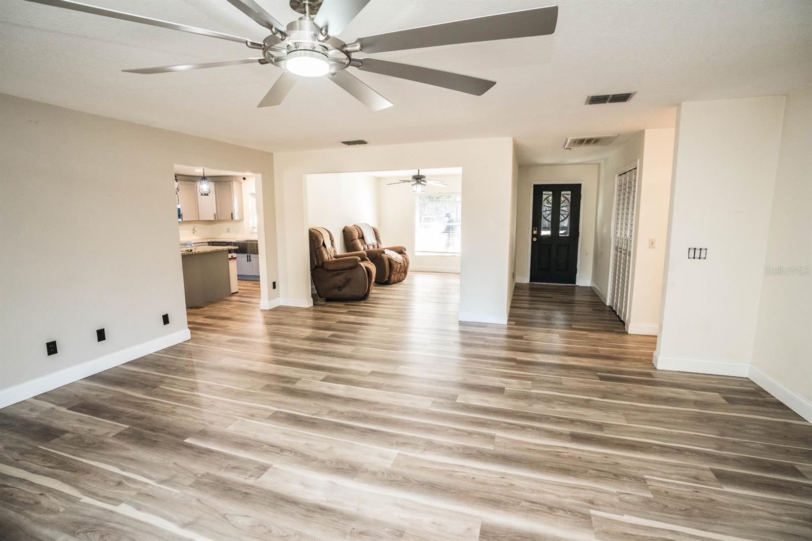 8615 GREENFIELD LN, ZEPHYRHILLS, FL, 33541
