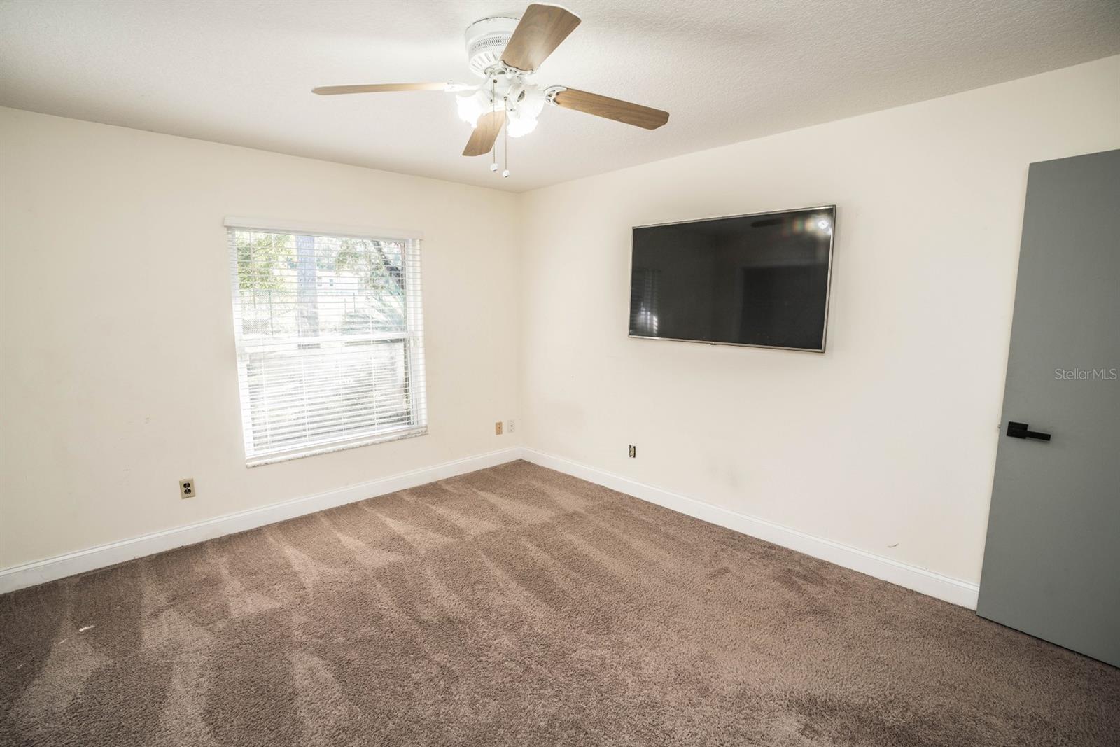 8615 GREENFIELD LN, ZEPHYRHILLS, FL, 33541