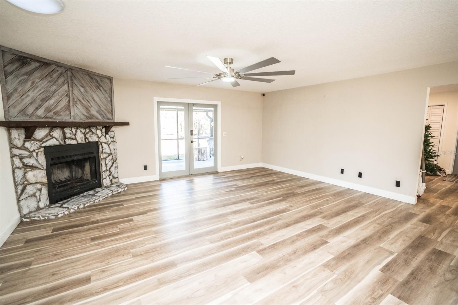 8615 GREENFIELD LN, ZEPHYRHILLS, FL, 33541