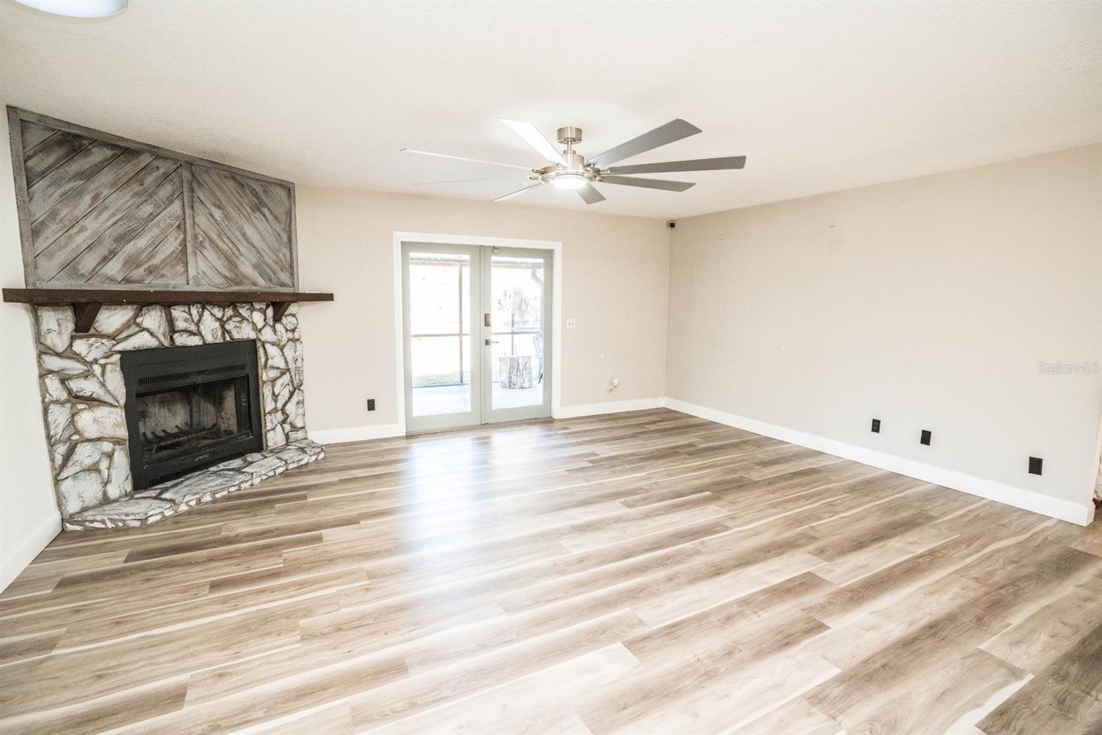 8615 GREENFIELD LN, ZEPHYRHILLS, FL, 33541